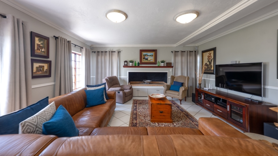 5 Bedroom Property for Sale in Struisbaai Western Cape